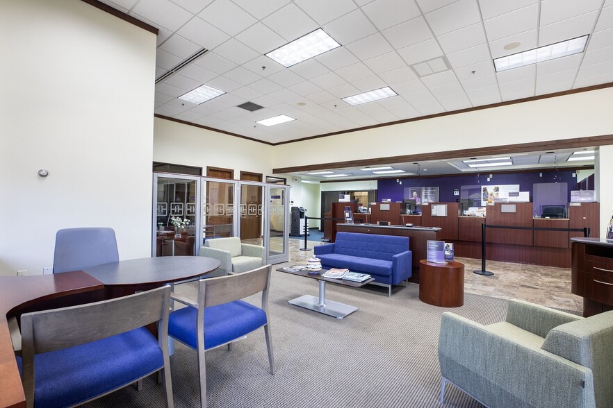 More Photos Of 801 Laurel Oak Dr, Naples Office For Lease