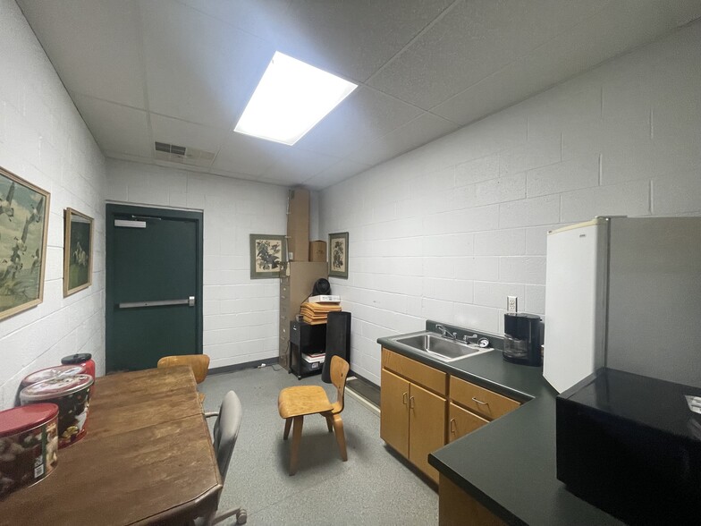 More Photos Of 84 W University Pky, Jackson General Retail For Sale