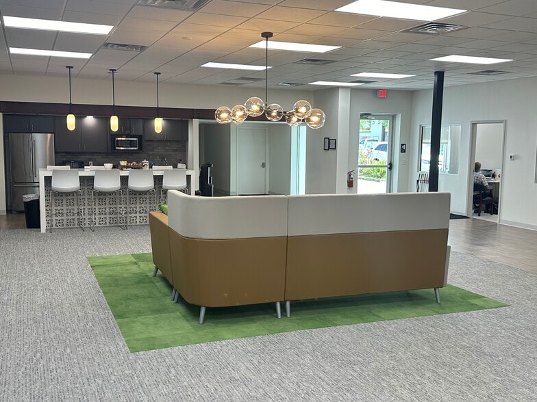 More Photos Of 2861 College St, Jacksonville Office For Lease