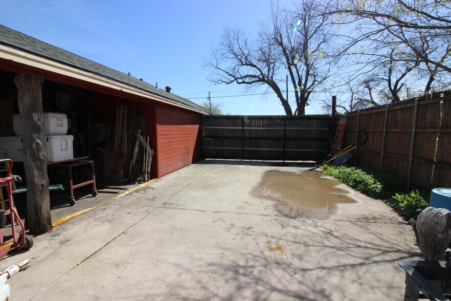 More Photos Of 219 E Main St, Lewisville Storefront Retail Office For Sale