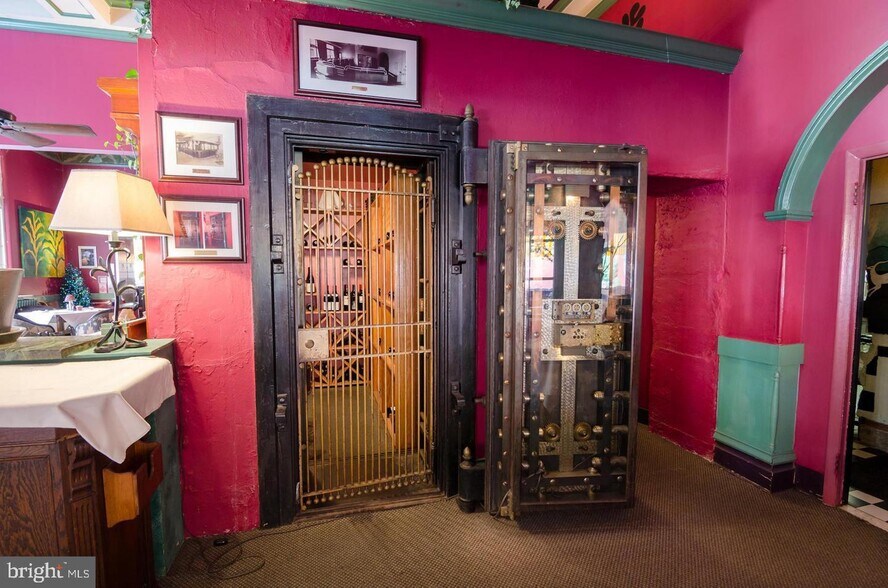 More Photos Of 201 E German St, Shepherdstown Storefront For Sale