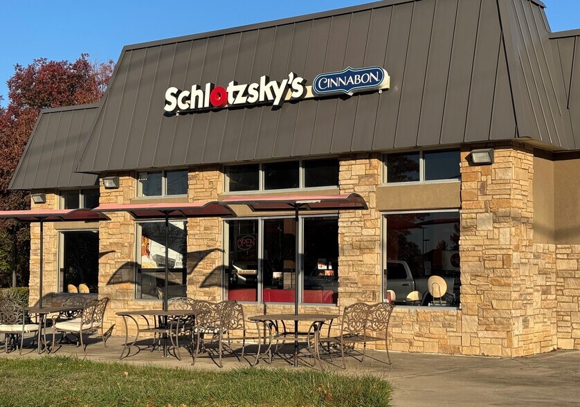 Primary Photo Of 2000 W Southlake Blvd, Southlake Restaurant For Lease