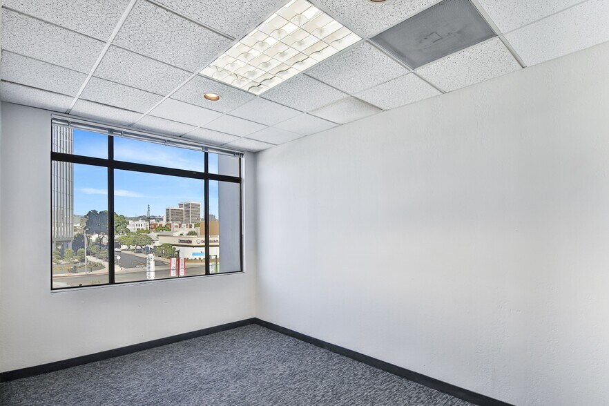 More Photos Of 2211 Corinth Ave, Los Angeles Medical For Sale