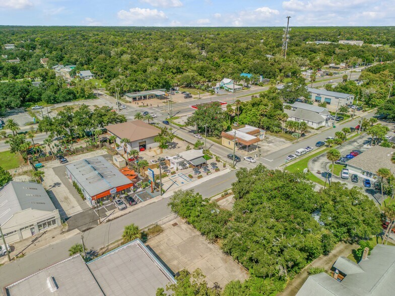 More Photos Of 218 N Orange St, New Smyrna Beach Freestanding For Sale