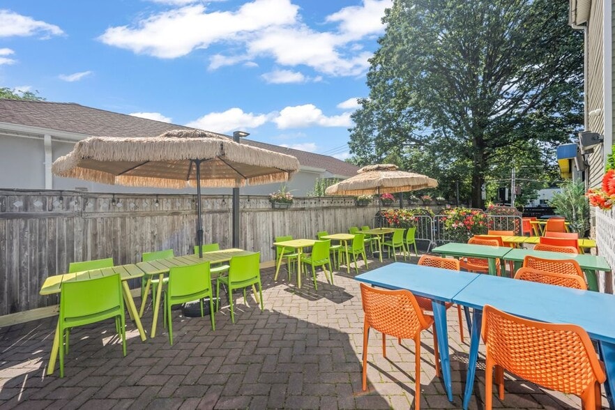 More Photos Of 585 Forest Ave, Staten Island Restaurant For Sale