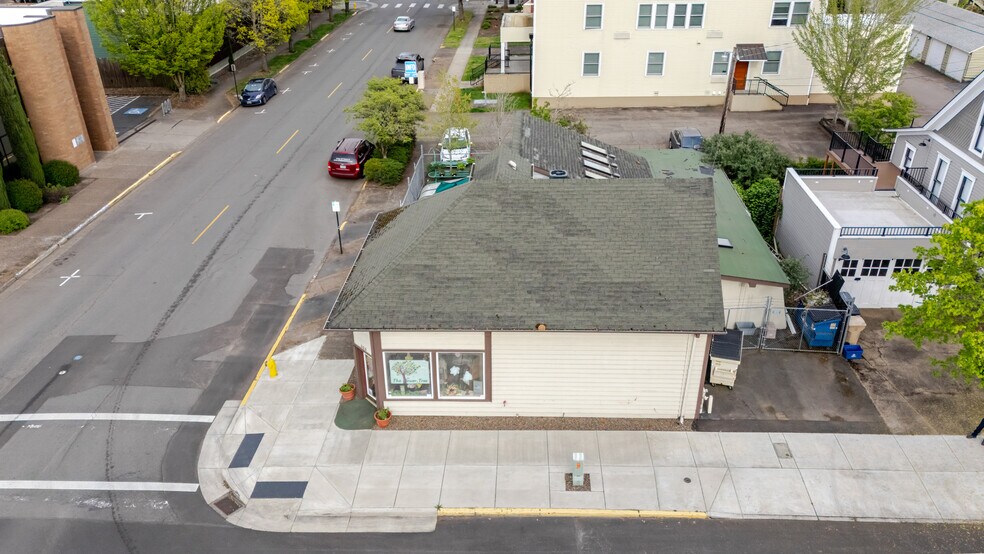 More Photos Of 305 Washington St SW, Albany Freestanding For Sale