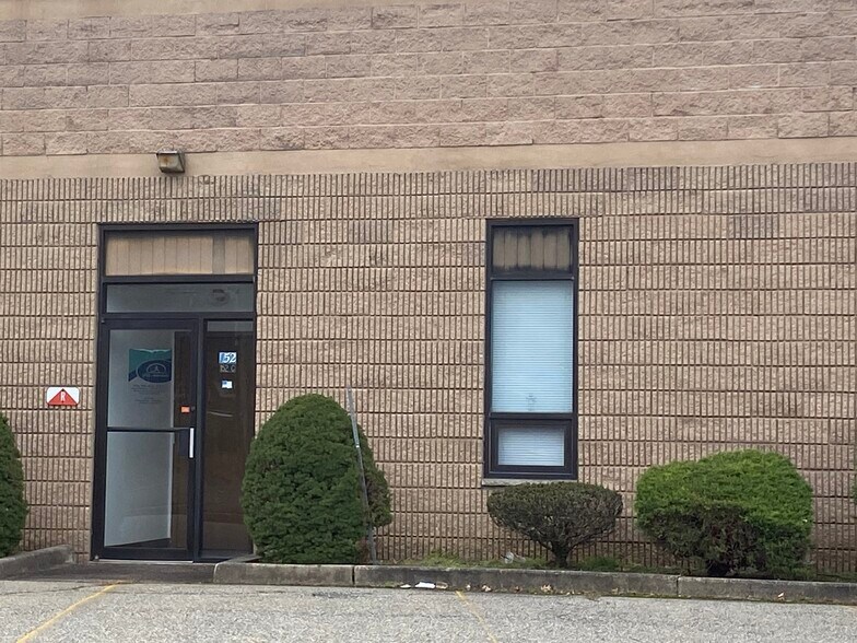 More Photos Of 152 Veterans Dr, Northvale Warehouse For Lease