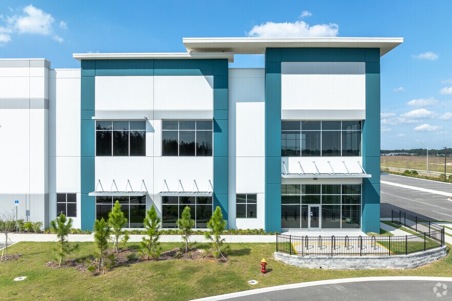 More Photos Of 1415 Winston Park Blvd, Lakeland Unknown For Lease