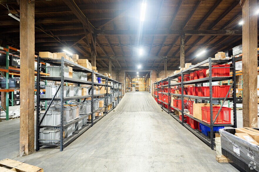 More Photos Of 756 S West St, Petersburg Warehouse For Lease