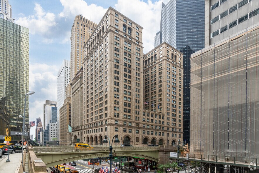 Primary Photo Of 125 Park Ave, New York Office For Lease