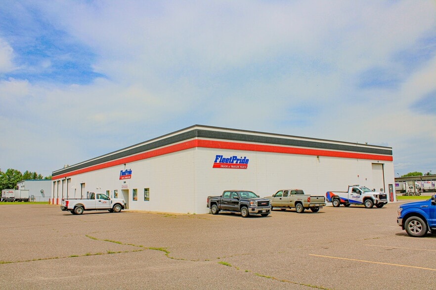 More Photos Of 3340 Hogarth St, Eau Claire Light Distribution For Sale