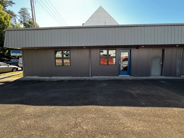 More Photos Of 725 NE 4th St, Mcminnville Flex For Lease