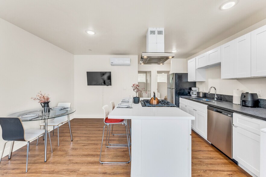 More Photos Of 4781 Cereza St, San Diego Apartments For Sale