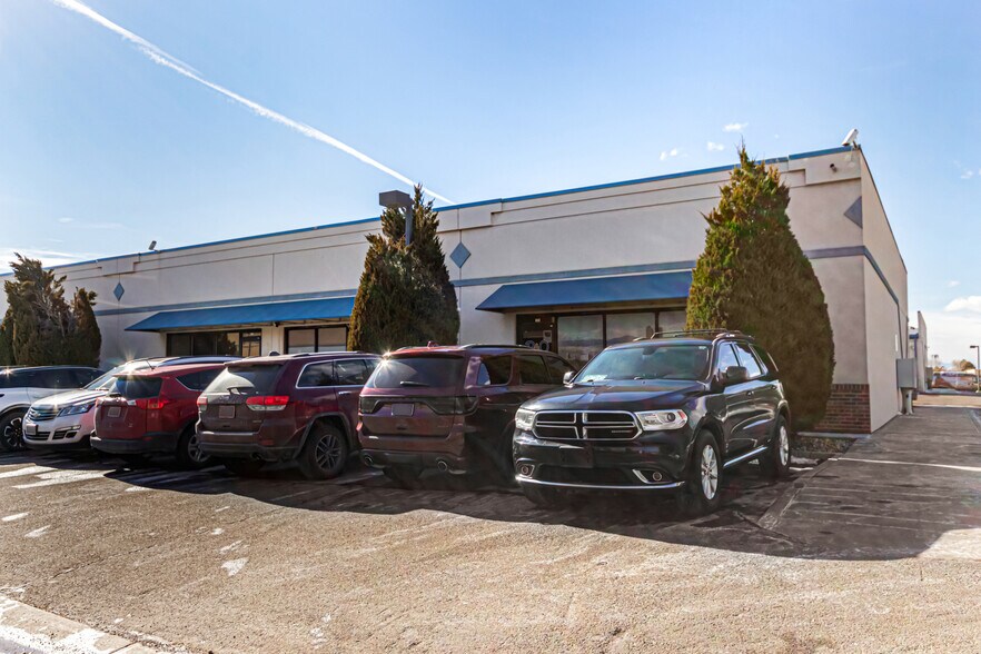 More Photos Of 374 Norfolk St, Aurora Warehouse For Sale