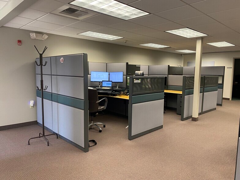 More Photos Of 97 John Clarke Rd, Middletown Office For Sale