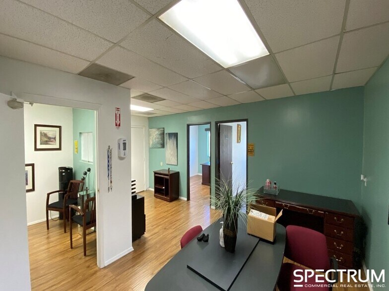 More Photos Of 20953 Devonshire St, Chatsworth Office For Lease