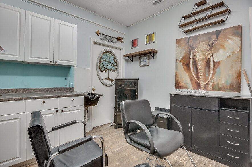 More Photos Of 411 Western Blvd, Jacksonville Medical For Lease