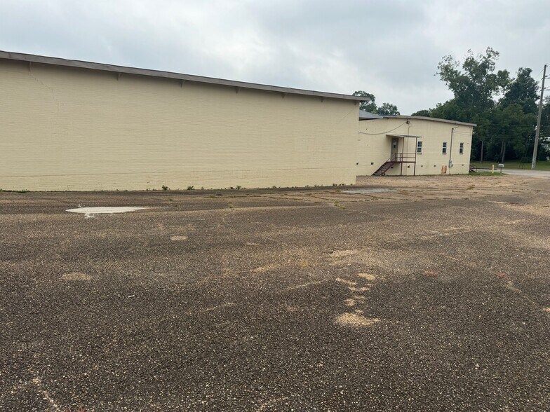 More Photos Of 1002 Douglas Ave, Opp Manufacturing For Lease