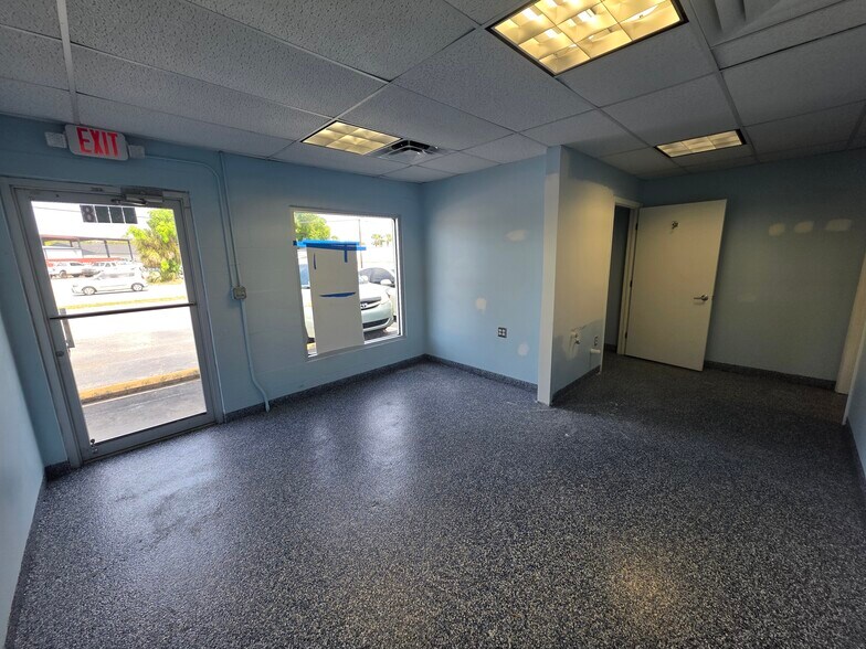 More Photos Of 5500-5546 Haines Rd N, Saint Petersburg General Retail For Lease
