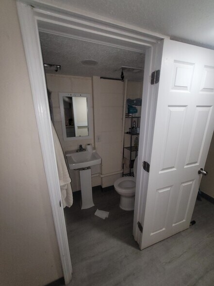 More Photos Of 1458 W 32nd St, Indianapolis Apartments For Sale