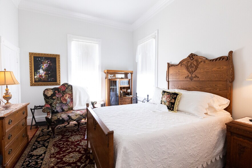 More Photos Of 11 E Main St, Winters Office Residential For Lease