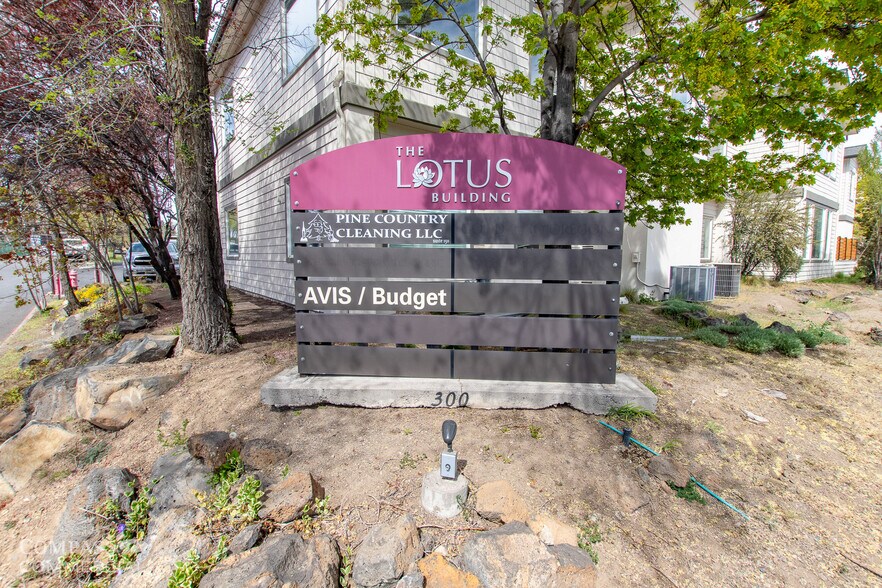 More Photos Of 300 SE Reed Market Rd, Bend Office For Sale