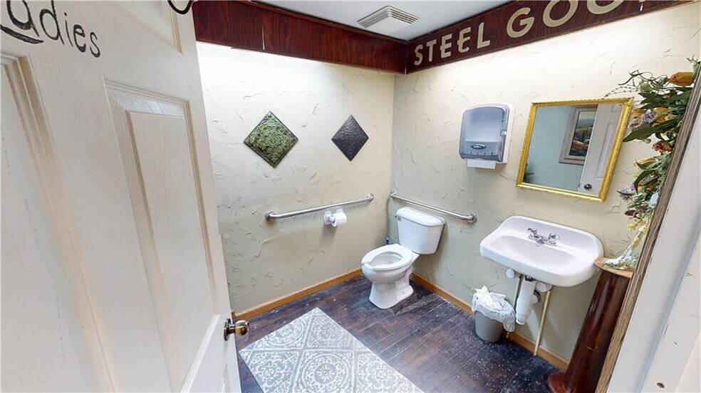 More Photos Of 116 N Illinois St, Chrisman Storefront Retail Residential For Sale