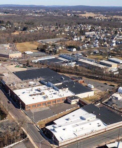 More Photos Of 45 N 4th St, Quakertown Warehouse For Lease