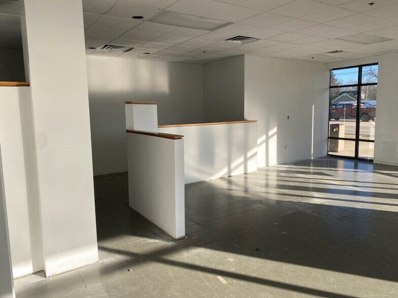 More Photos Of 275 Joliet St, Dyer Office For Sale