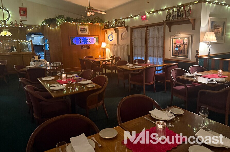 More Photos Of 3200 NE Maple Ave, Jensen Beach Restaurant For Lease