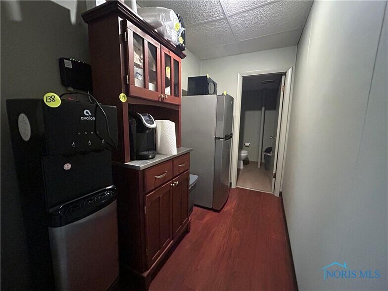 More Photos Of 446 N Wood St, Fremont Warehouse For Sale