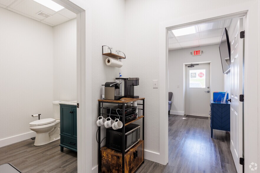 More Photos Of 14333 FM 121, Van Alstyne Flex For Lease