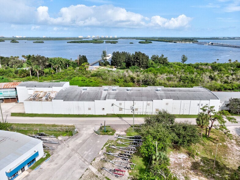 More Photos Of 2130 N Old Dixie Hwy, Fort Pierce Warehouse For Sale