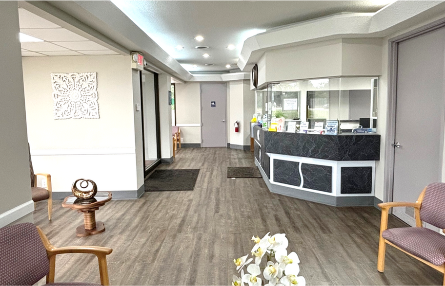 More Photos Of 30000 Orchard Lake Rd, Farmington Medical For Sale