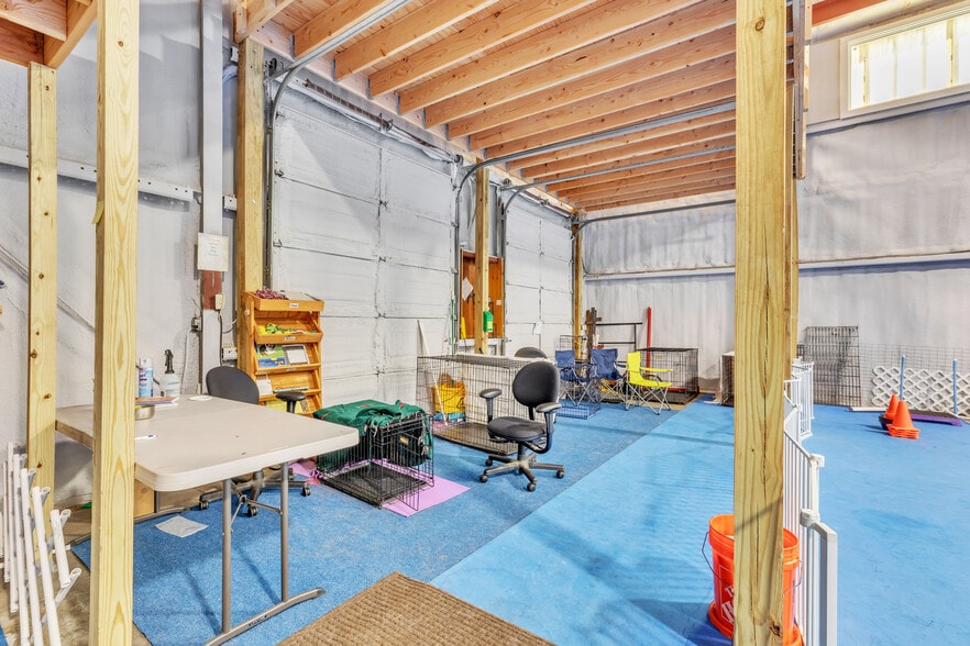 More Photos Of 203 Long Plain Rd, Whately Service For Sale