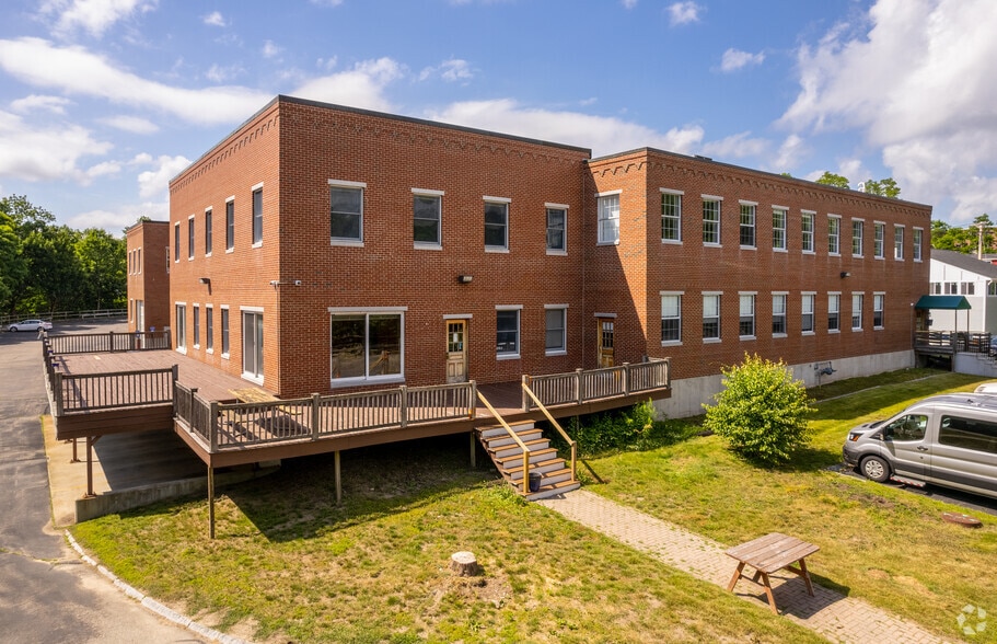More Photos Of 35 Water St, Amesbury Research And Development For Lease