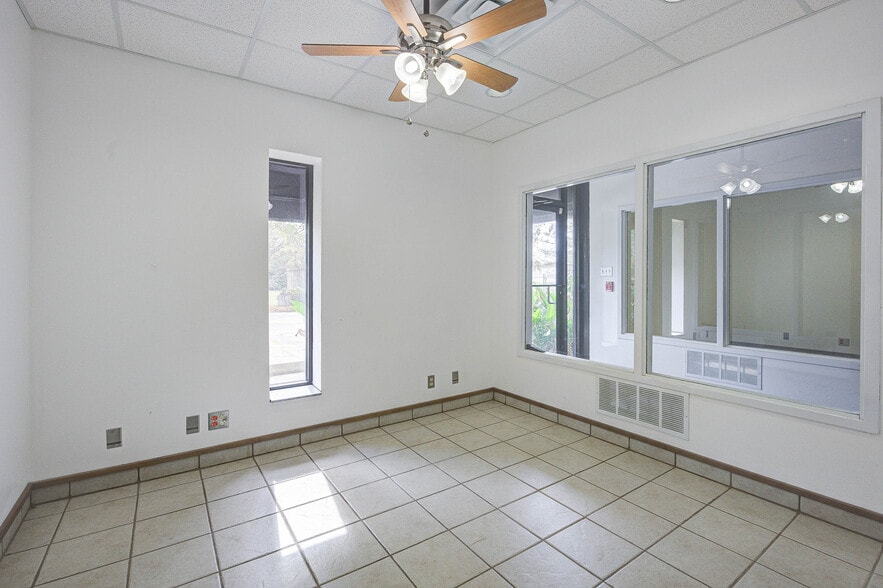More Photos Of 7415 Eastex Freeway Plaza, Beaumont Industrial For Sale