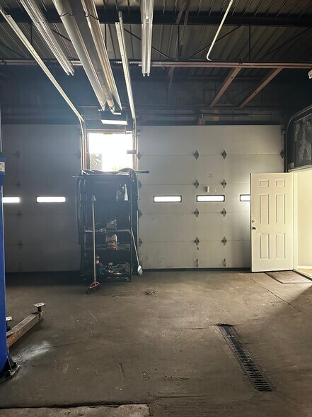 More Photos Of 14150 E 8 Mile Rd, Detroit Auto Repair For Sale