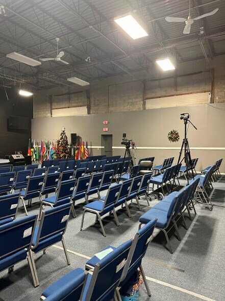 More Photos Of 52 Connecticut Ave, South Windsor Light Manufacturing For Lease