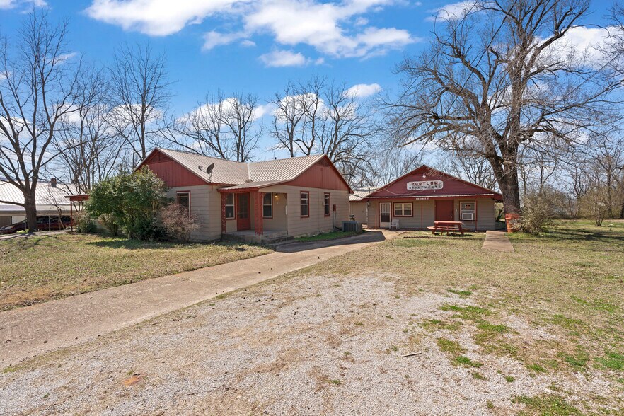 More Photos Of 300 Range St, Marshall Multifamily For Sale