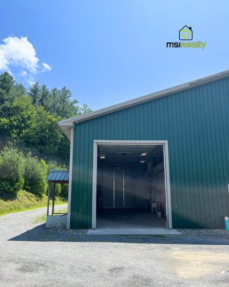 Primary Photo Of 52 Vfw Dr, Hyde Park Light Manufacturing For Lease