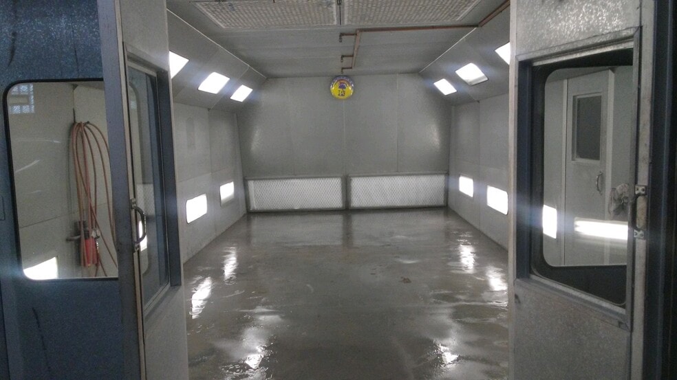 More Photos Of 11445 Van Dyke Ave, Detroit Auto Repair For Sale