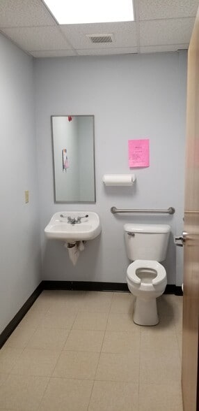 More Photos Of 2435 Nooseneck Hill Rd, Coventry Storefront Retail Office For Lease