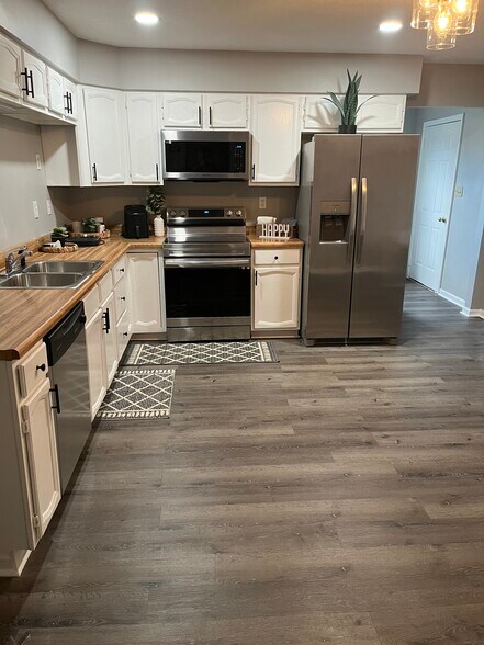 More Photos Of 103 S Jefferson St, Raymore Medical For Sale