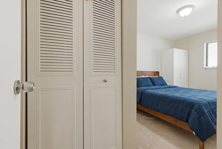 More Photos Of 2820 15th W, Seattle Apartments For Sale