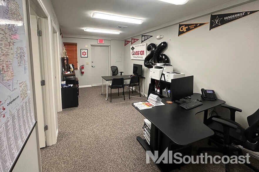 More Photos Of 2602-2630 SE Willoughby Blvd, Stuart Medical For Lease