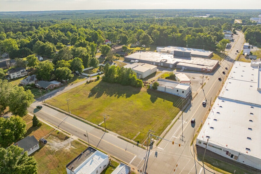 More Photos Of 400-416 S Broad St, Kenbridge Land For Sale