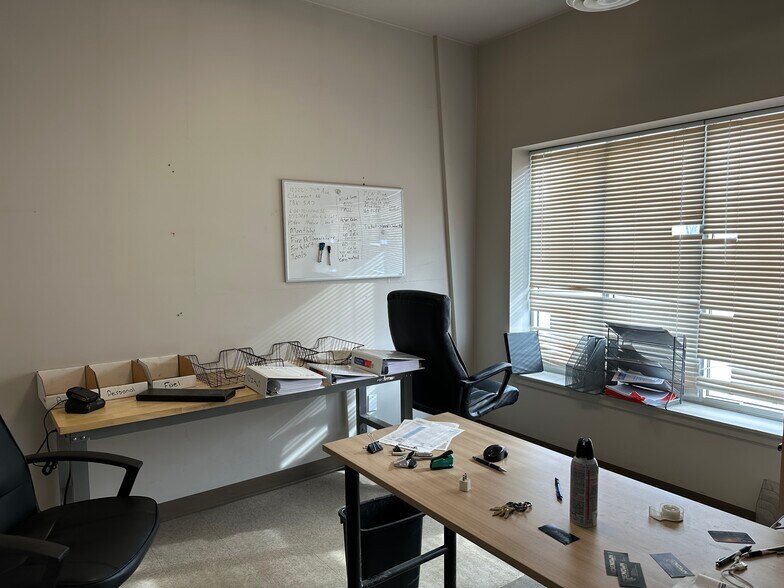 More Photos Of 10322 74 Av, Clairmont Service For Lease