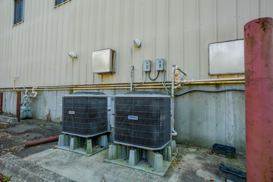 More Photos Of 35 Research Pky, Old Saybrook Light Manufacturing For Sale