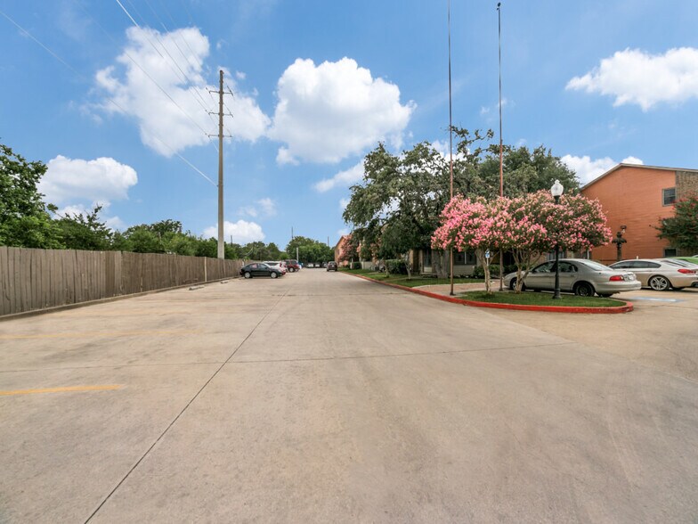 More Photos Of 7737 Skolout St, San Antonio Apartments For Sale